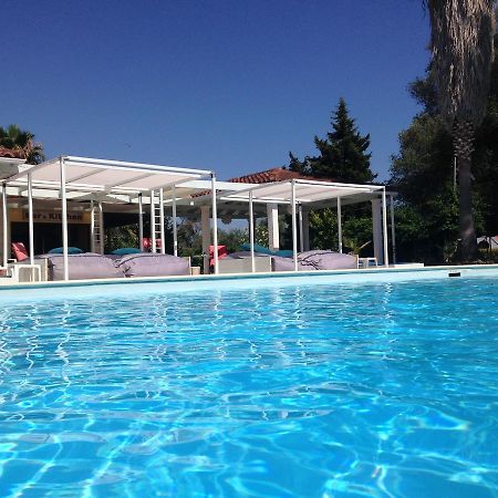 Athina Aparthotel Kávos Екстериор снимка