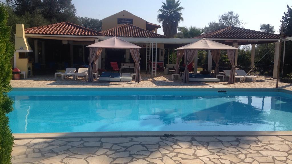 Athina Aparthotel Kávos Екстериор снимка