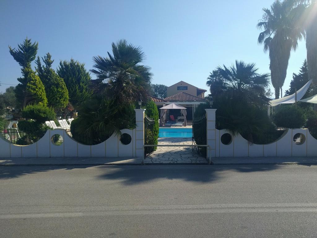 Athina Aparthotel Kávos Екстериор снимка