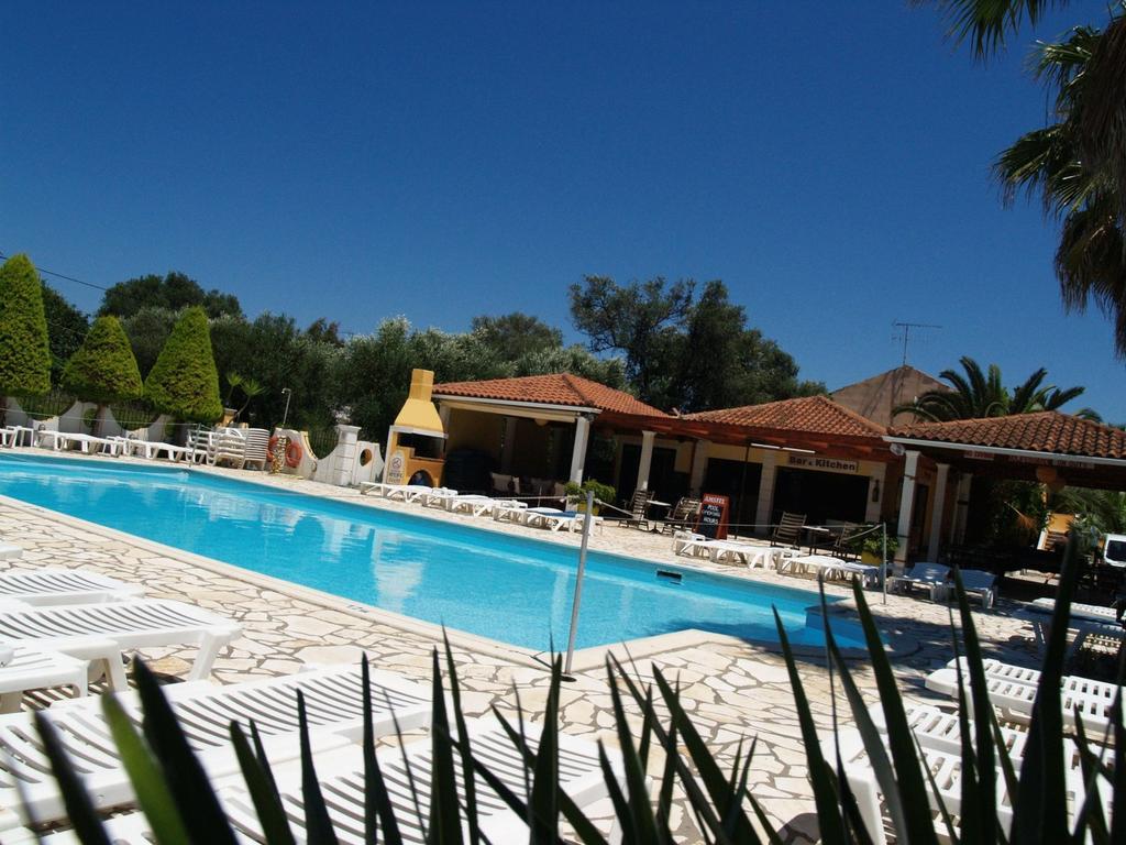 Athina Aparthotel Kávos Екстериор снимка