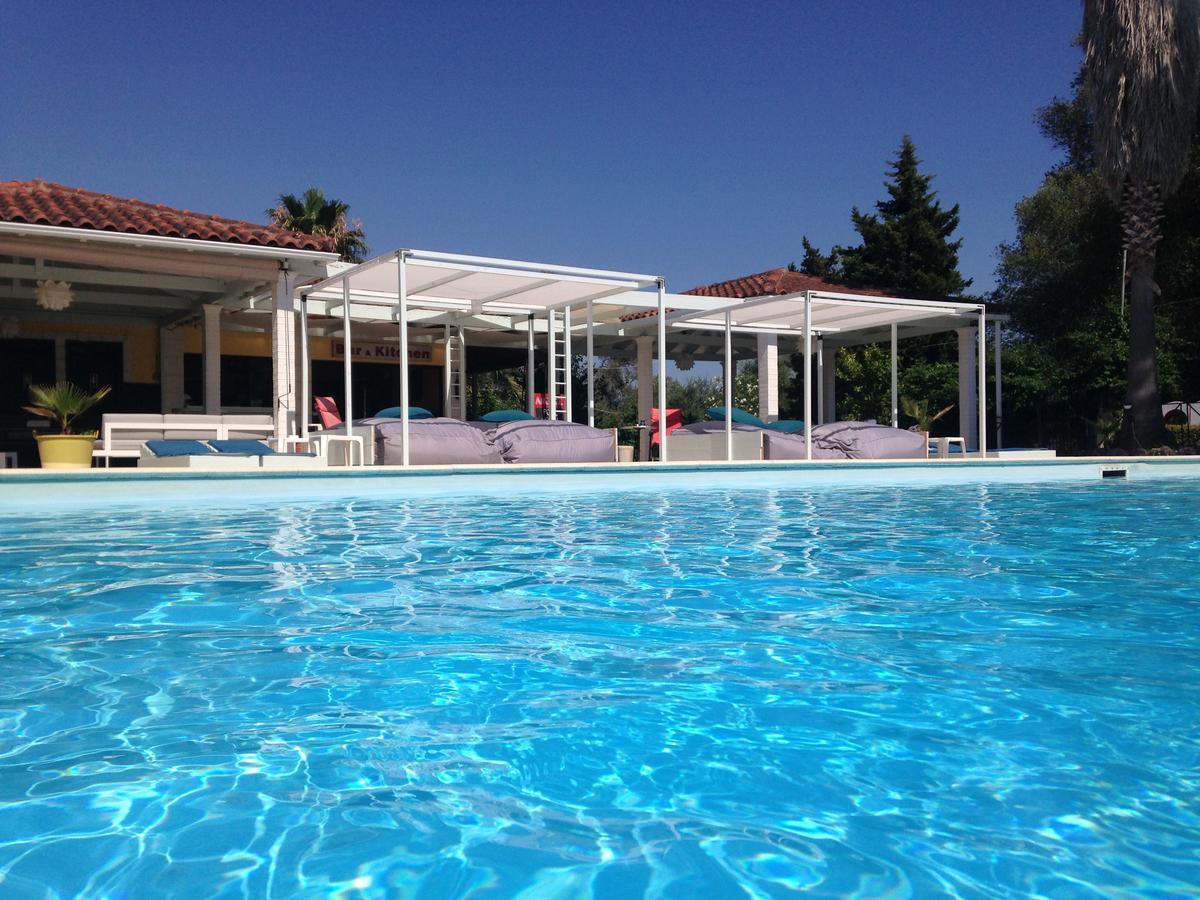 Athina Aparthotel Kávos Екстериор снимка