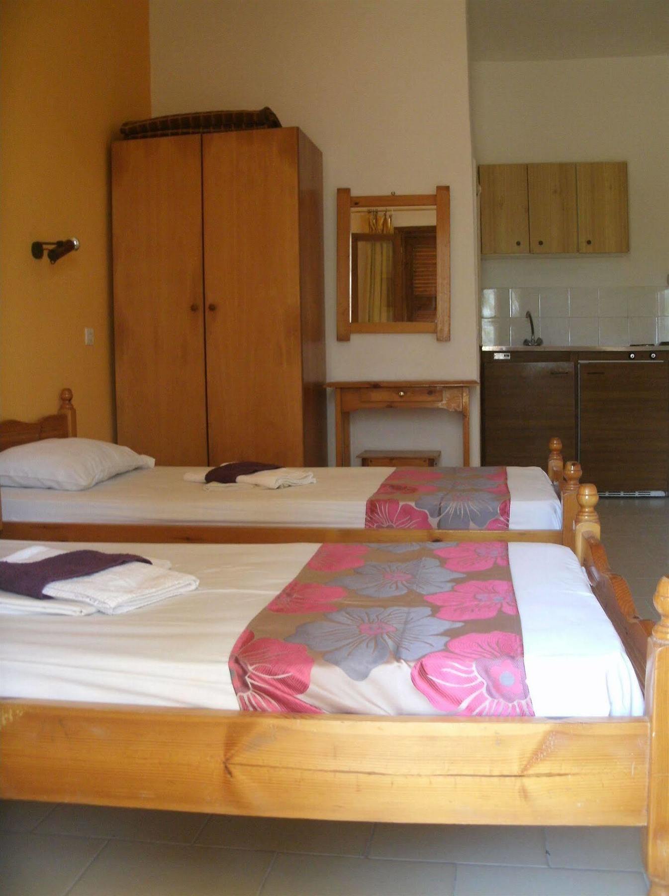 Athina Aparthotel Kávos Екстериор снимка