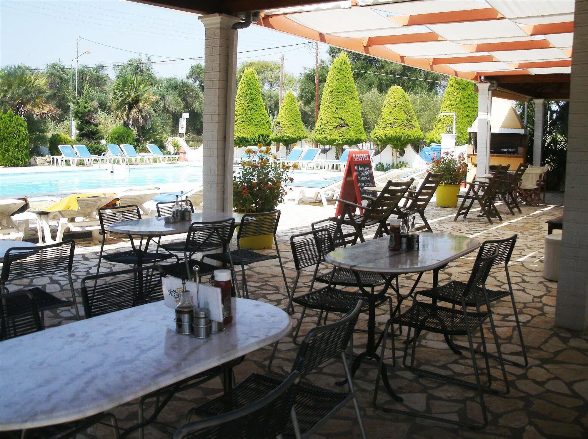 Athina Aparthotel Kávos Екстериор снимка